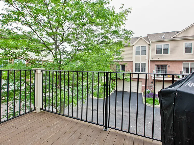 1194 Danforth Ct — Photo 17