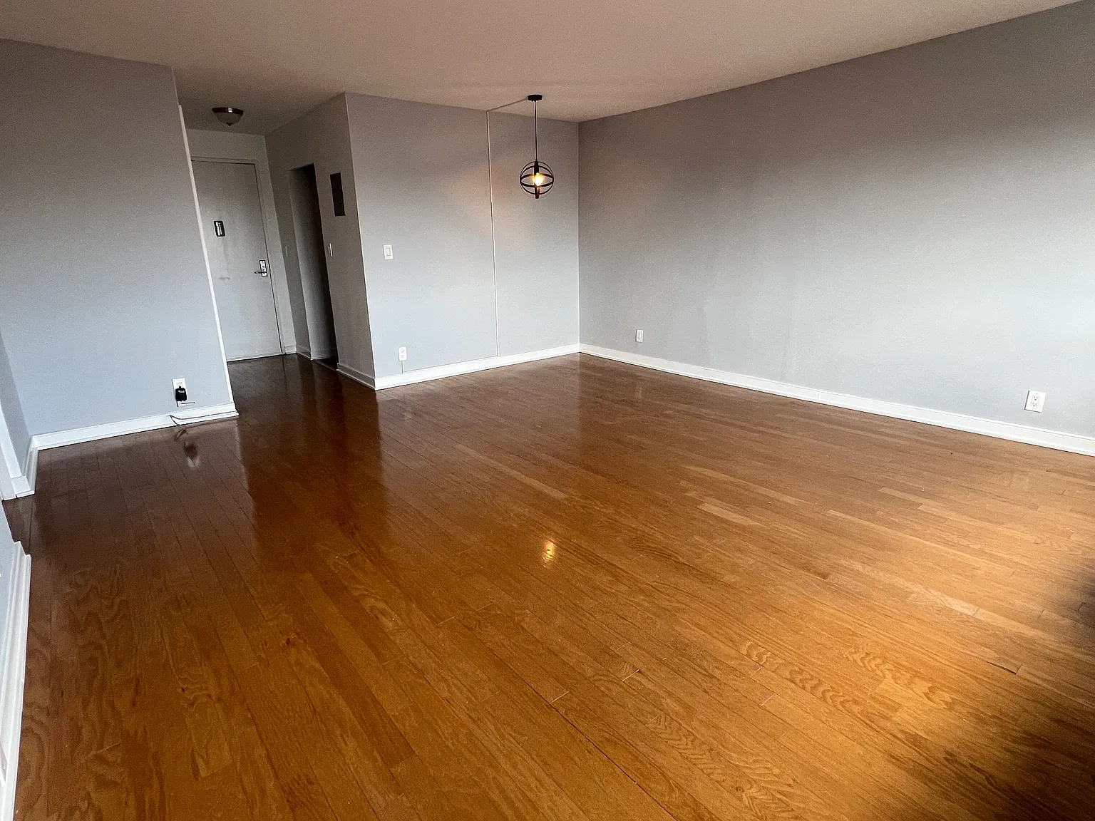 1 bed, 767 sqft, $2,400 — Photo 3