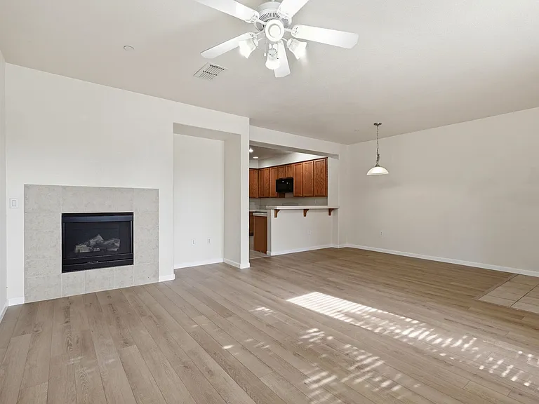 425 Regatta Ln #103-00 — Photo 4
