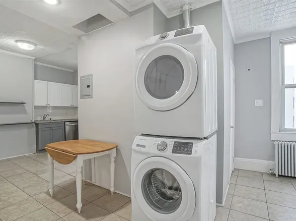 527 Jackson Street image 3 of 8