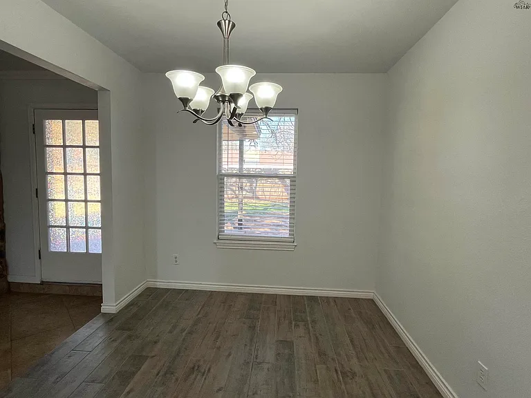 4529 Gardiner Rd — Photo 9