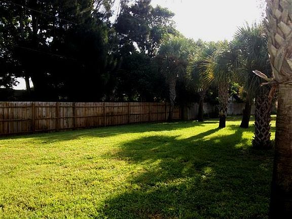 5th image of 124 E Suwannee Ln