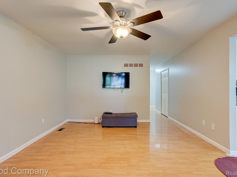 47051 Burton Dr, photo 3