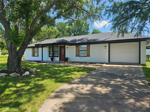 200 E Charles St, Riesel, TX 76682