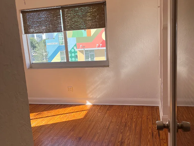1704 N Dixie Hwy — Photo 6