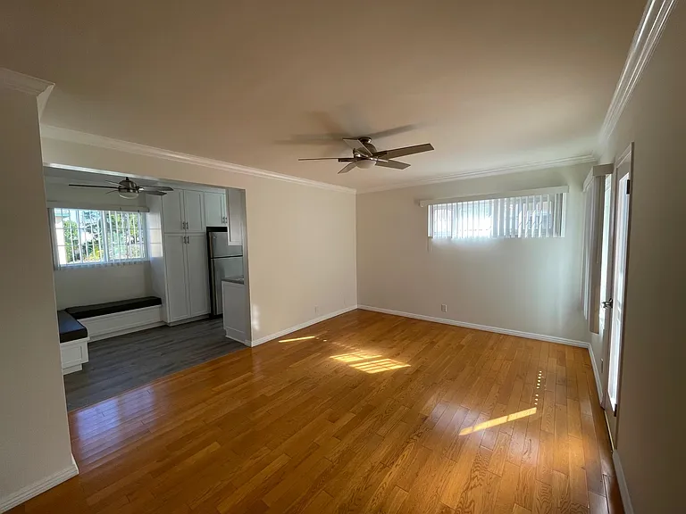 1433 Yale St #E — Photo 4
