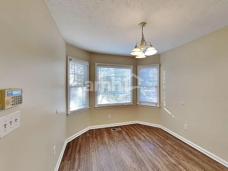 94 Crestview Dr — Photo 5