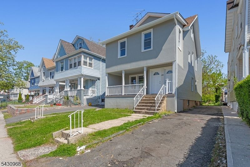 1st image of 226 N Clinton St #2