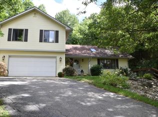 9377 Van Antwerp Rd, Brighton, MI 48116