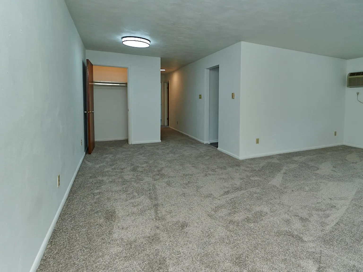 Slate Creek Apartments & Townhomes — Photo 3