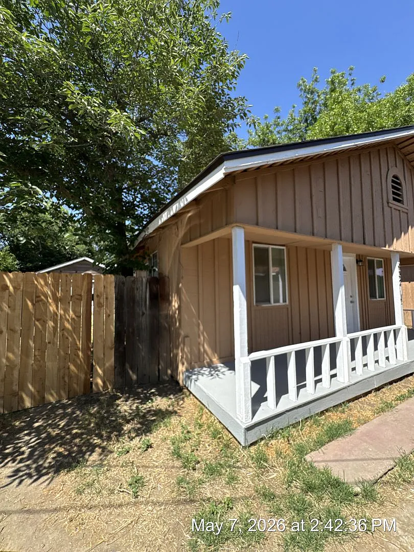 Building Photo - 2544