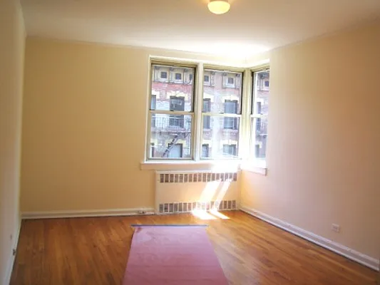 Rented by Siderow Residential Group | media 4