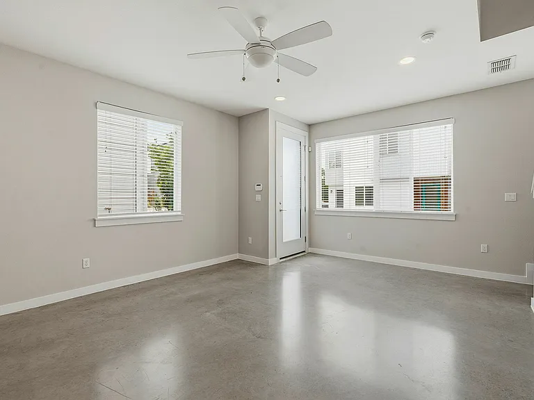 801 N Bluff Dr #33 — Photo 7