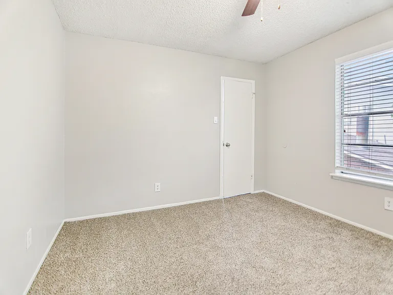 Rochelle Place — Photo 13