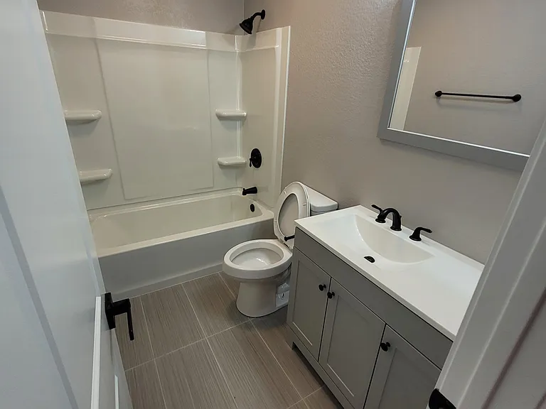 219 E 4th St #219 — Photo 20