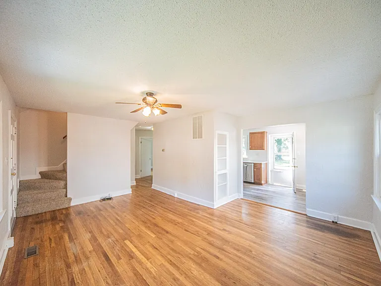 2522 Clay St — Photo 9