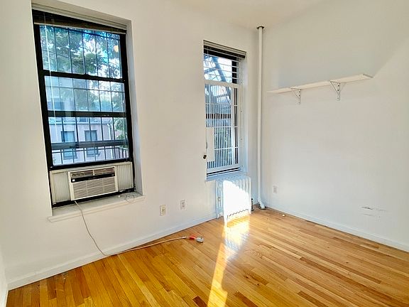 5th image of 110 E 1st St APT 9