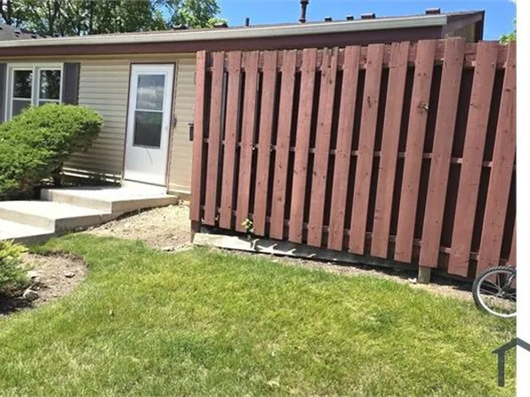 1751 Queensbury Cir, Hoffman Estates, IL