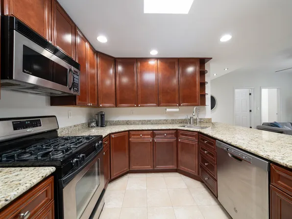 515 Gregory Avenue image 9 of 12