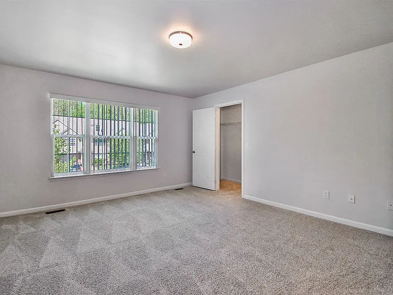 Stonehaven Apartments — Photo 17