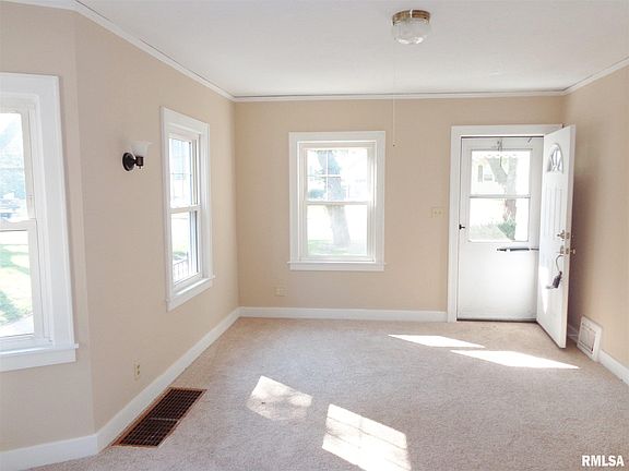 5th image of 3122 N Isabell Ave