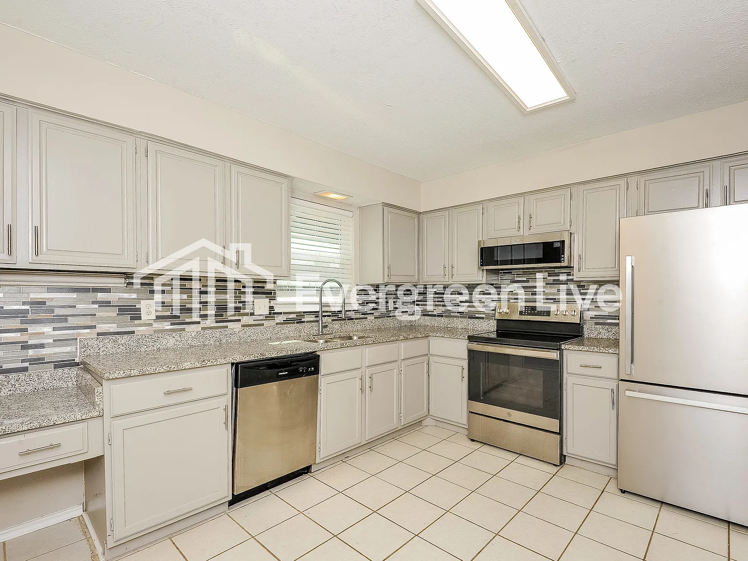 3 bed, 2.0 bath, 1428 sqft, $1,545 — Photo 4