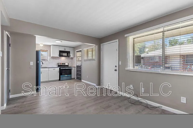2 bed, 1.0 bath, 750 sqft, $999 — Photo 4