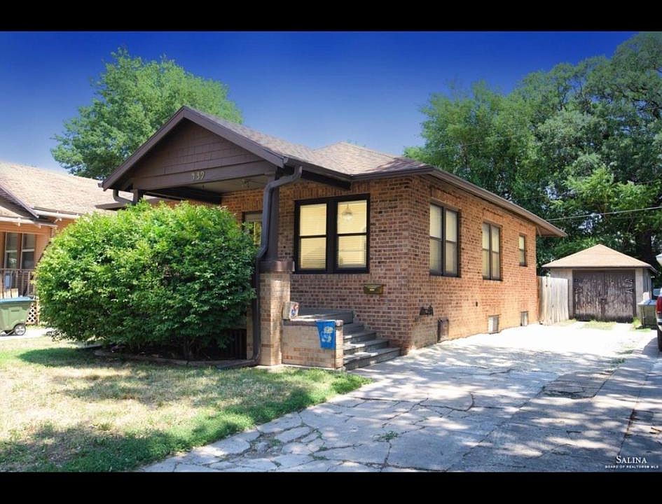 1st image of 439 Putnam Ave