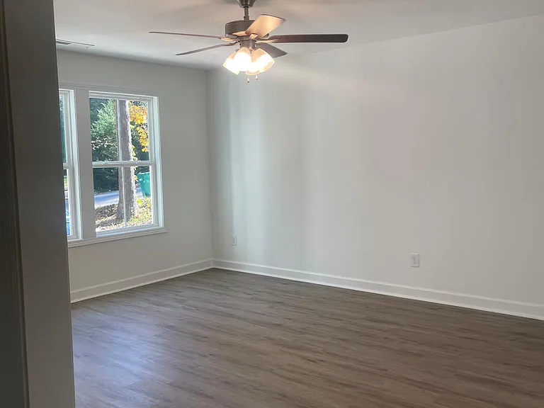 815 Sherwood Ave — Photo 7