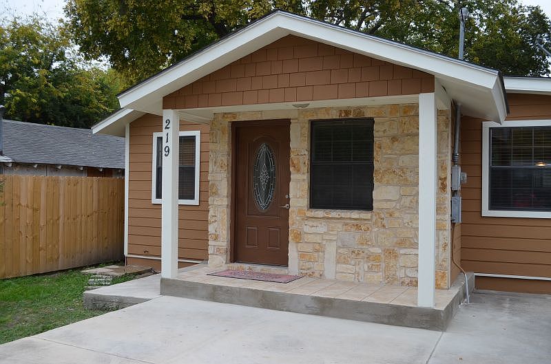 1st image of 219 S San Horacio Ave