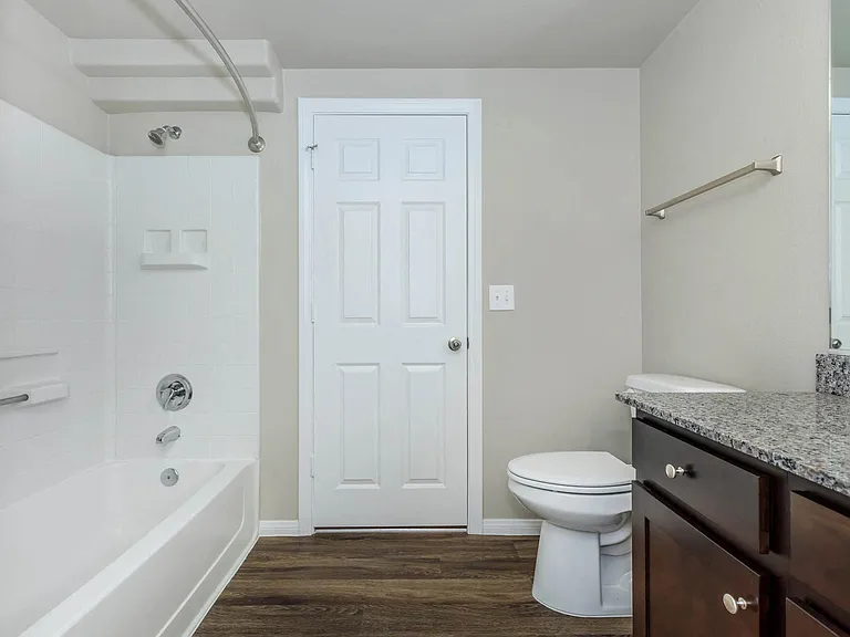Renovated 1b1 683 SQFT 1 Bed 1 Bath