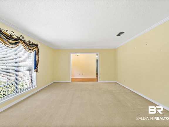 5th image of 111 Dewitt Loop