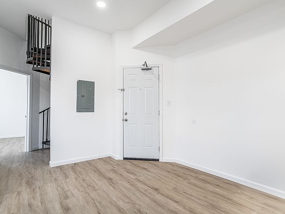 4th image of 115 Hanover St APT 3