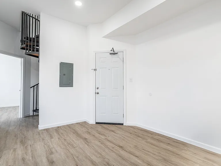 115 Hanover St #3 — Photo 4