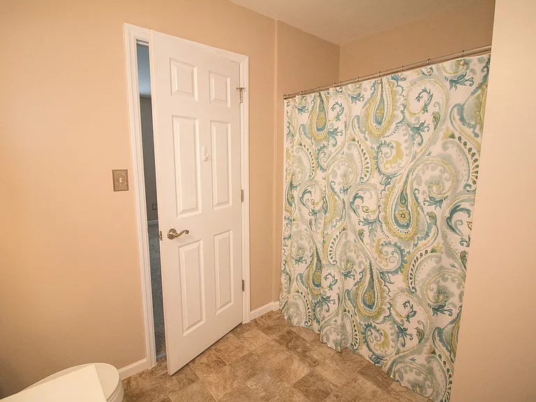 private/guest bathroom
