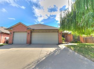 2524 Ozark Trl, Edmond, OK 73003