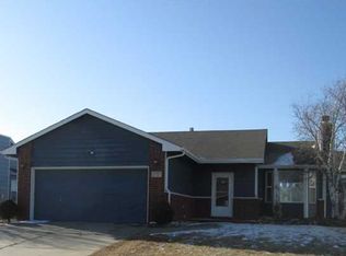 1717 N Wedgewood Ct, Mulvane, KS 67110