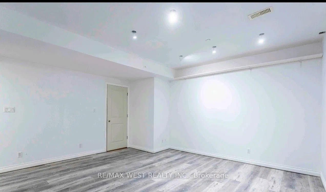2 bed, $1,900 — Photo 3