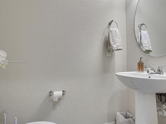 3rd image of 2809 Bard St