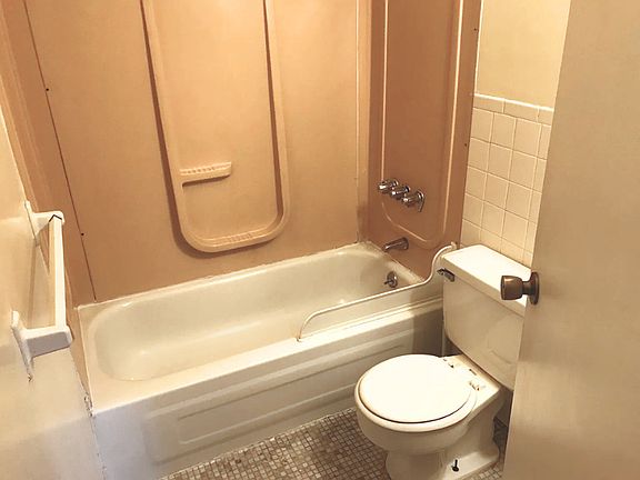 5th image of 158 W Cedar St #7