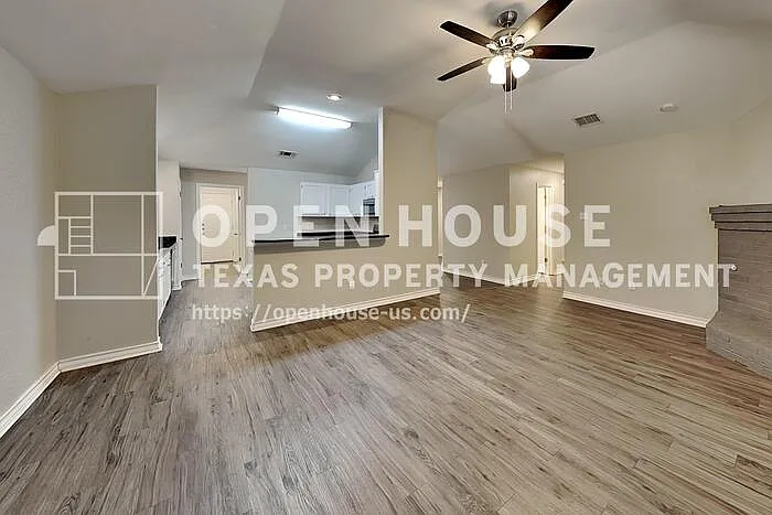 3 bed, 2.0 bath, 1538 sqft, $2,295 — Photo 3