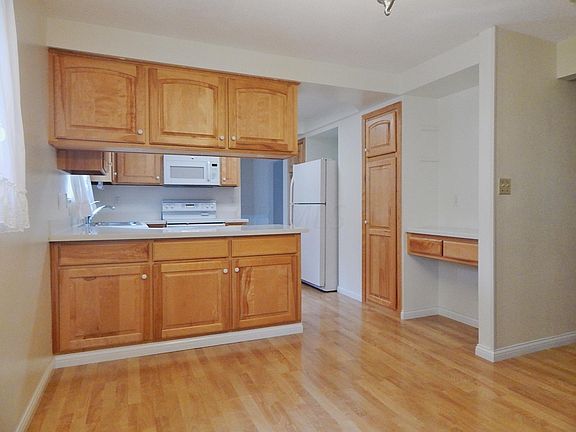 3rd image of 653 Fleetrun Ave