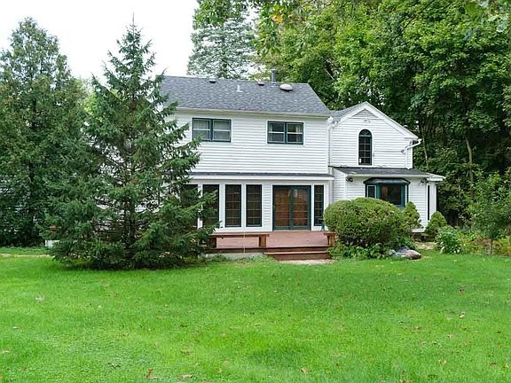 2nd image of 7 Crab Apple Ln