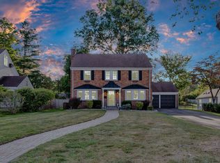 81 Ridgewood Rd, West Hartford, CT 06107