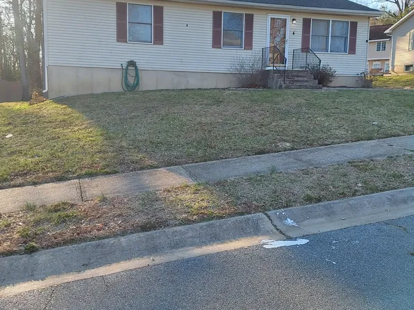 4 Garvey Ln, Newark, DE 19702