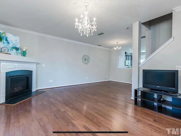 1649 Holly Grove Way — Photo 9