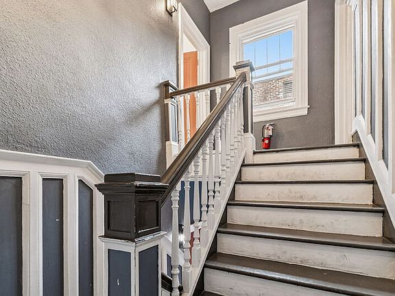 4th image of 2742 Riverside Ave #10