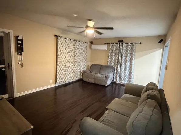 8749 Oak St, Bellflower, CA 90706