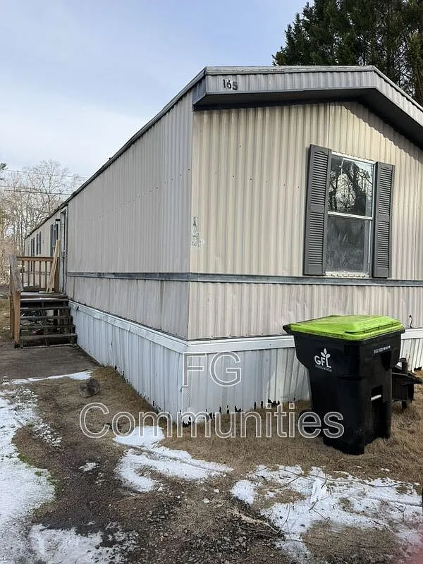 3 bed, 2.0 bath, $750 — Photo 2