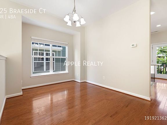 3rd image of 125 Braeside Ct